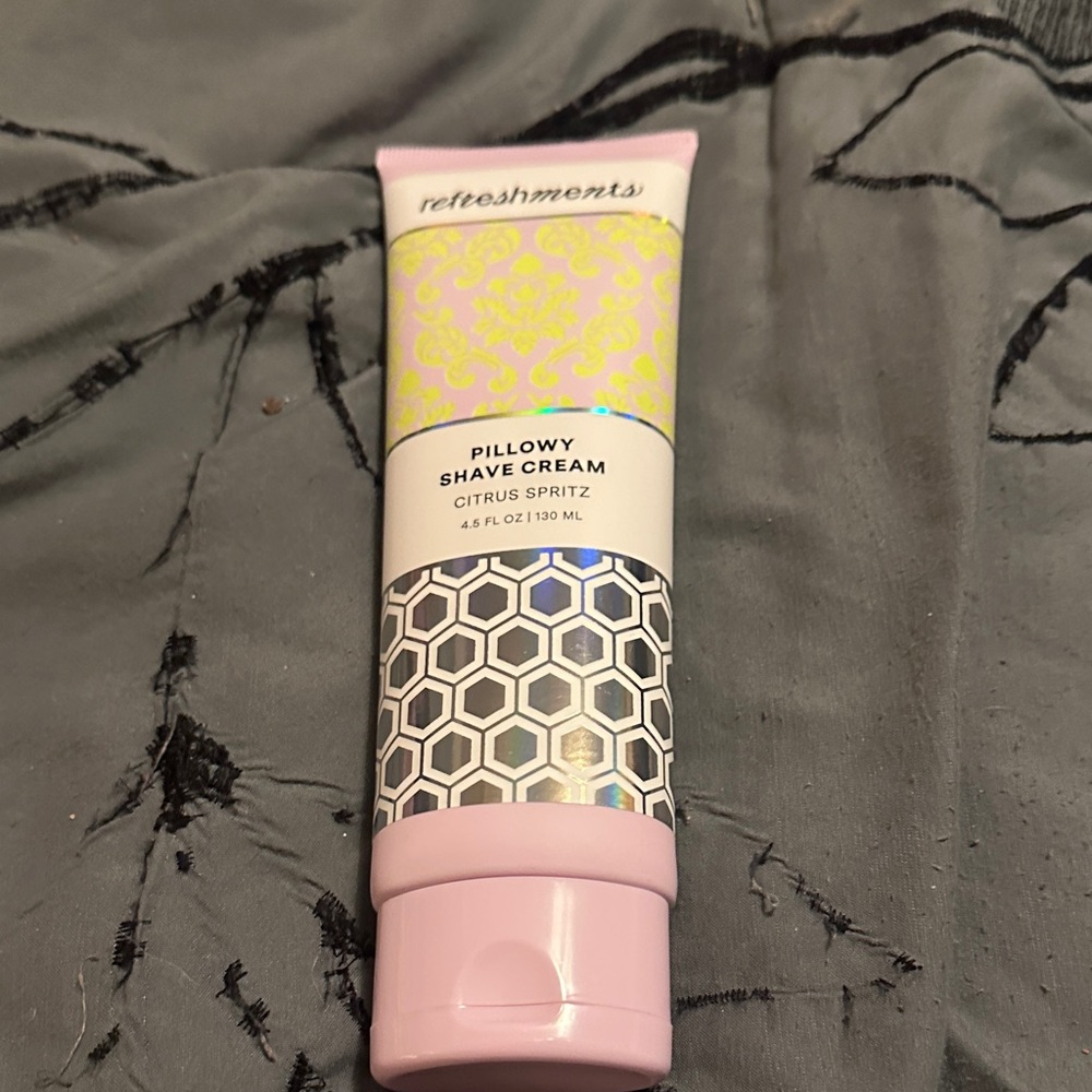 Refreshments Pillow Shave Cream - Pink and White